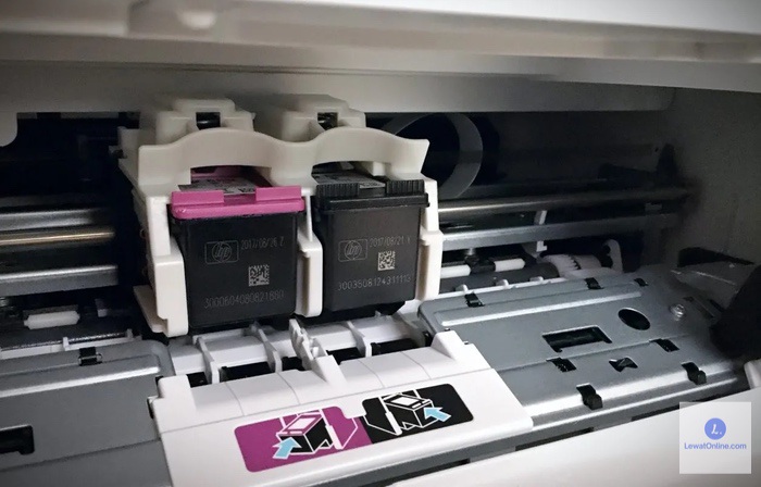 Untuk pembersihan head print ini bisa dimulai melalui proses pertukaran cartridge