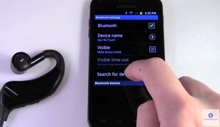 Sambungkan dengan ketuk nama perangkat headset di halaman menu Bluetooth